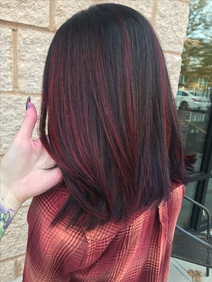 capelli media lunghezza rosso