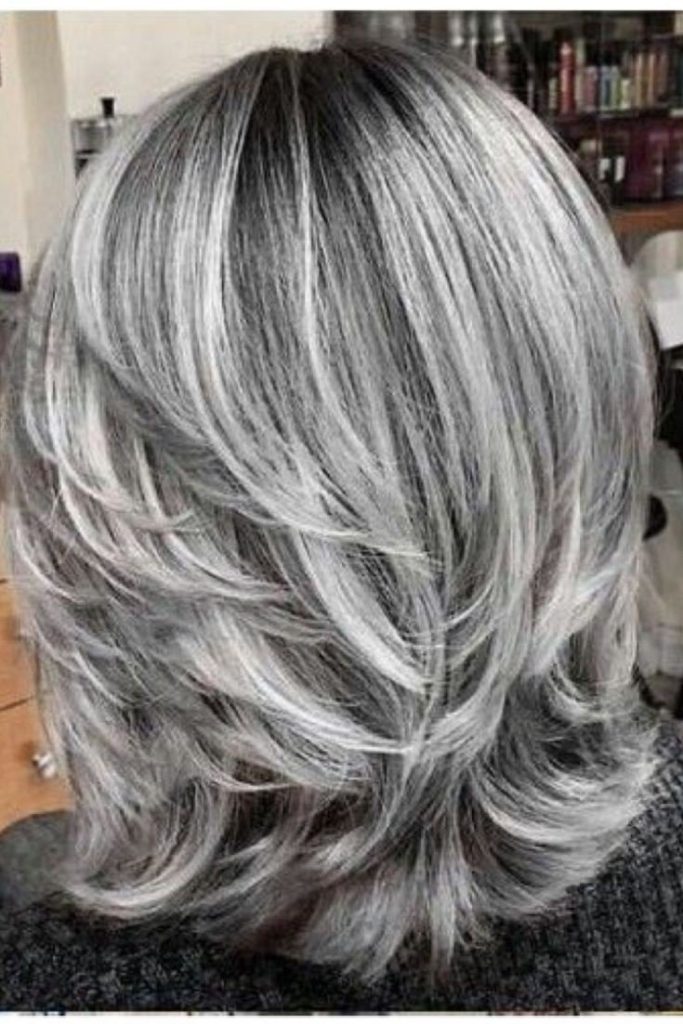 capelli grigio media lunghezza
