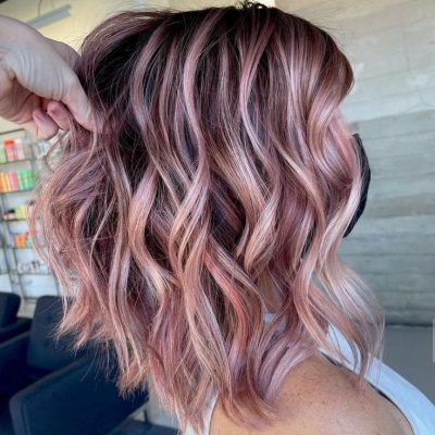 capelli rosa-medio corti 2023 tendenza