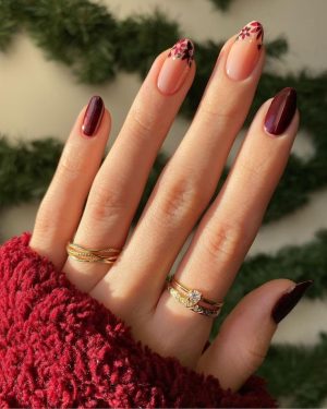 manicure rosso colorato tendenza 2024